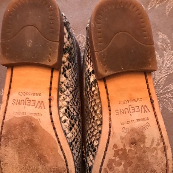 Bass Weejuns Snakeskin loafers-very comfortable - Picture 5 of 5
